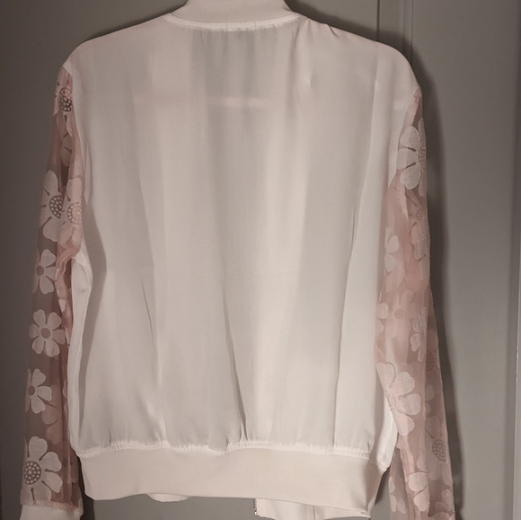 Cloah white bomber with pink mesh sleeves with flowers - Picture 2 of 3